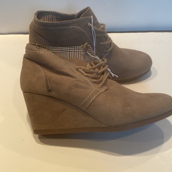 NWT & Vintage Route 66 Taupe Wedge Faux Suede Bootie - Picture 5 of 9